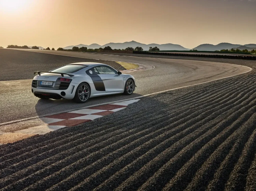 2023-Audi-R8-14