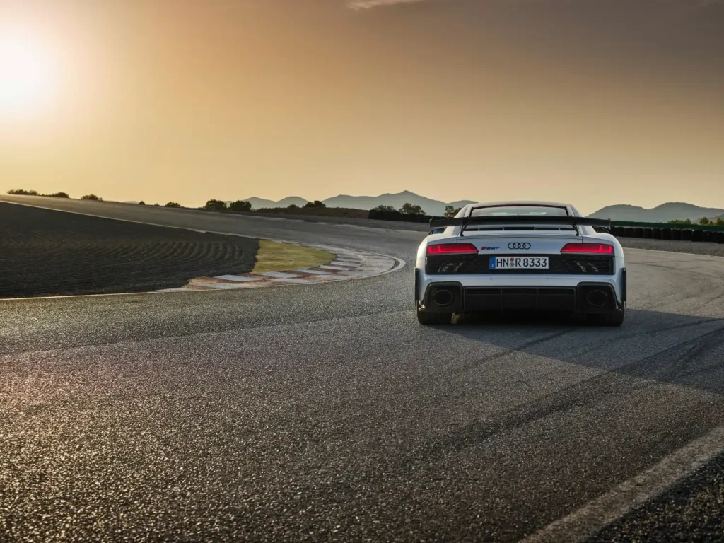 2023-Audi-R8-15