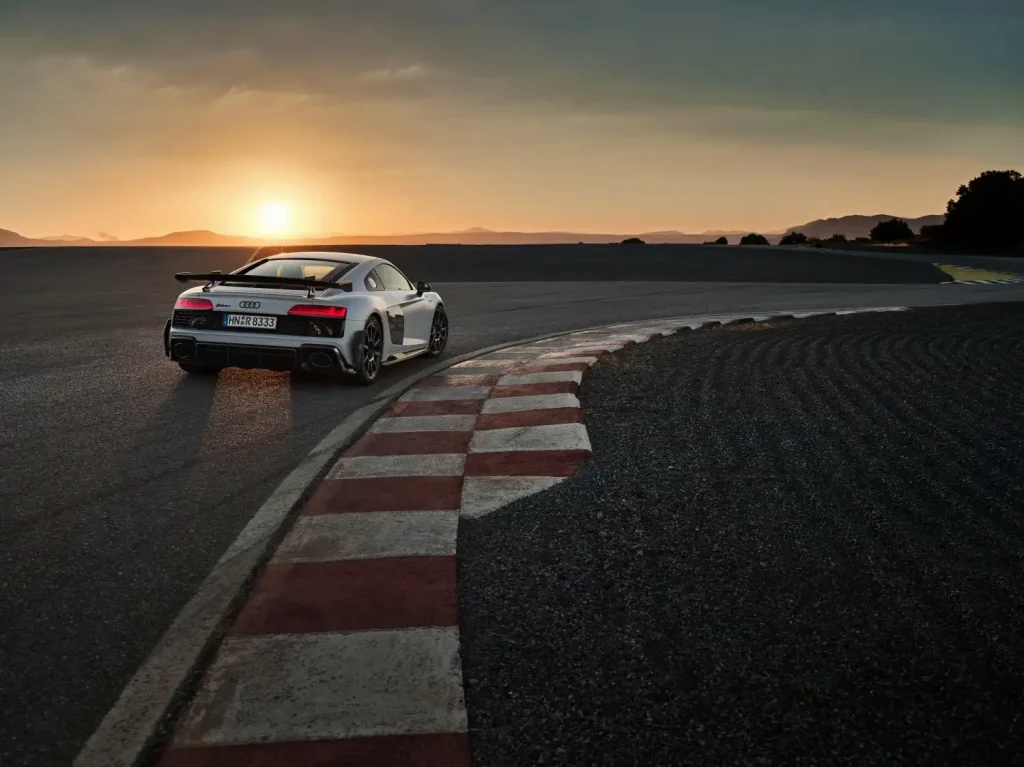 2023-Audi-R8-30