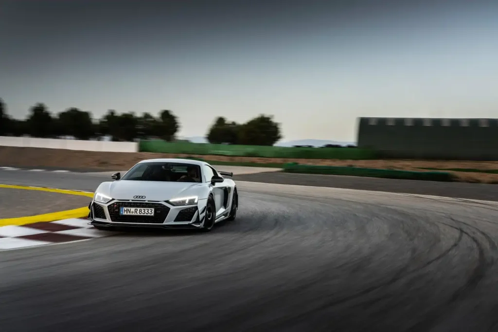 2023-Audi-R8-33