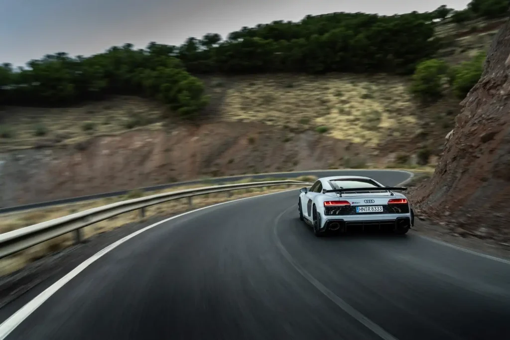 2023-Audi-R8-35