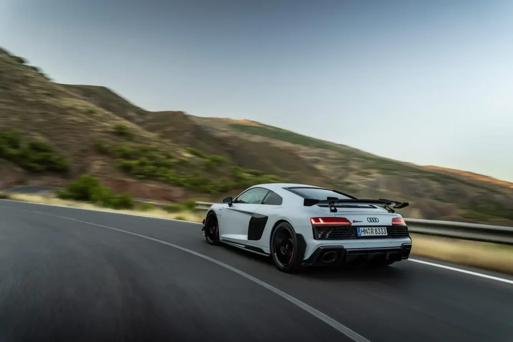 2023-Audi-R8-36