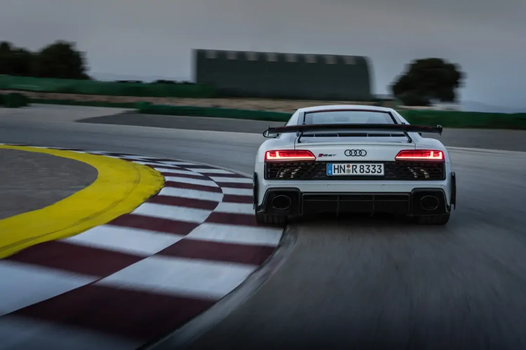 2023-Audi-R8-38