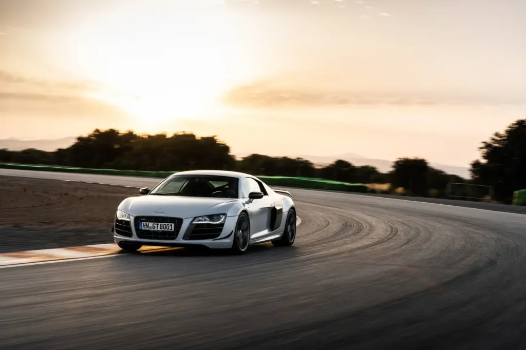 2023-Audi-R8-40