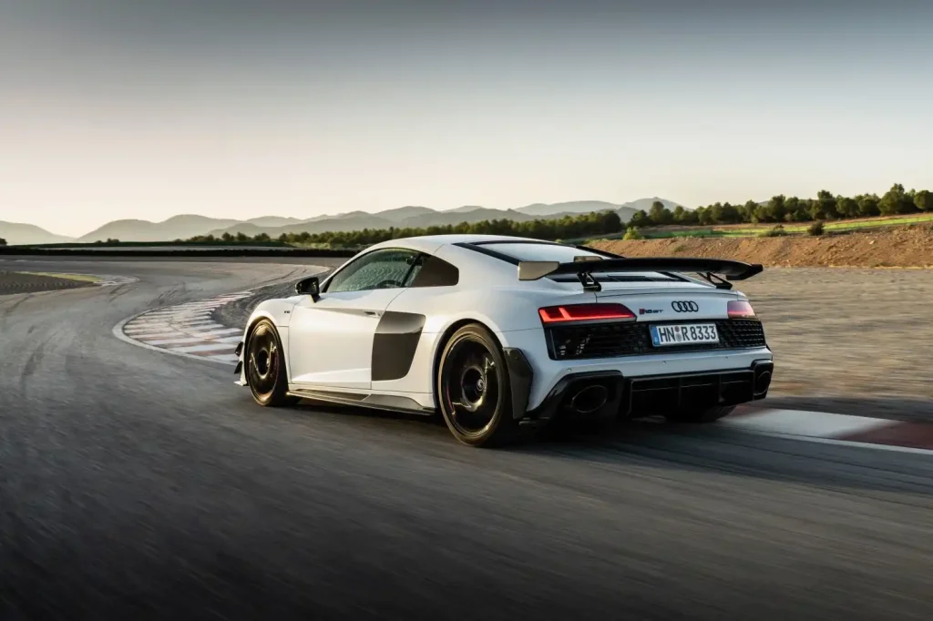2023-Audi-R8-46