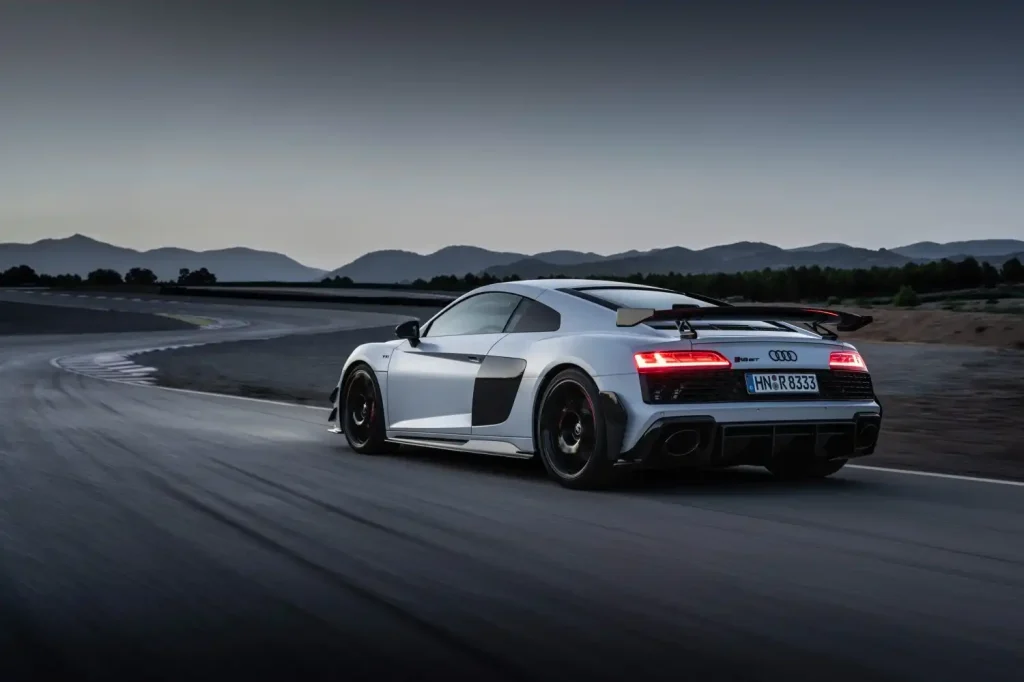 2023-Audi-R8-47