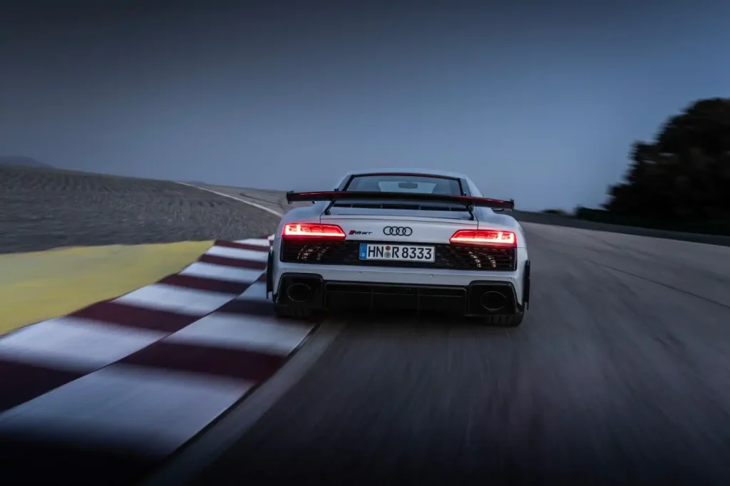 2023-Audi-R8-48