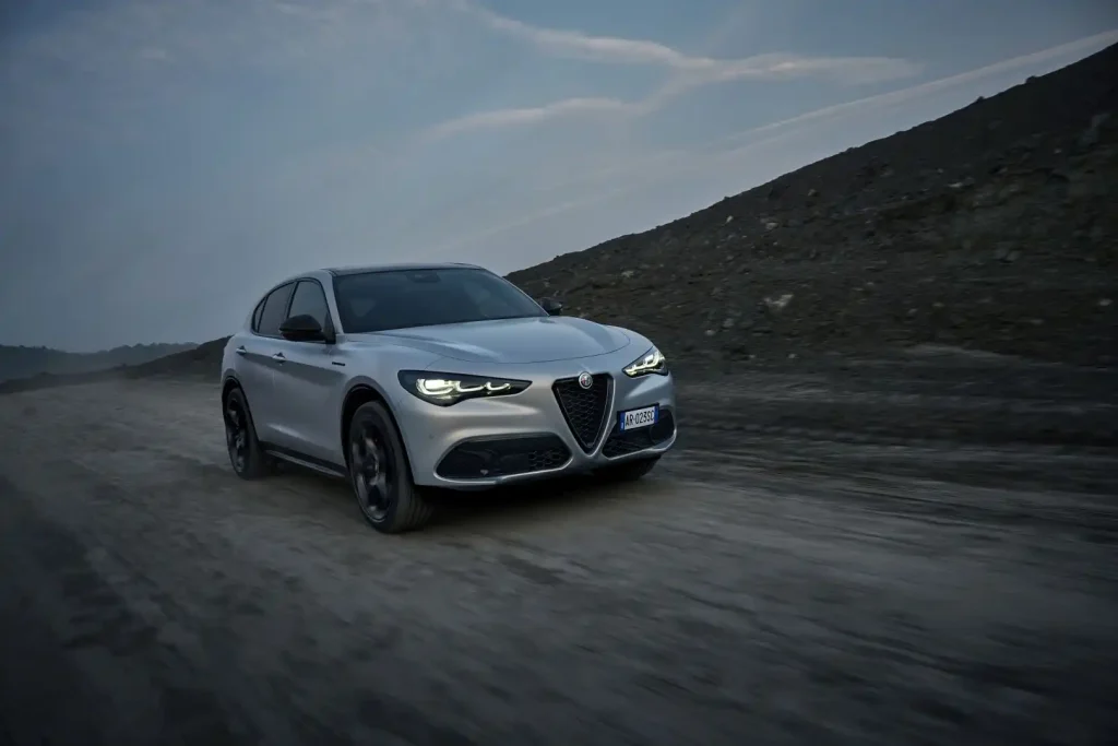 2024-Alfa-Romeo-Stelvio-12