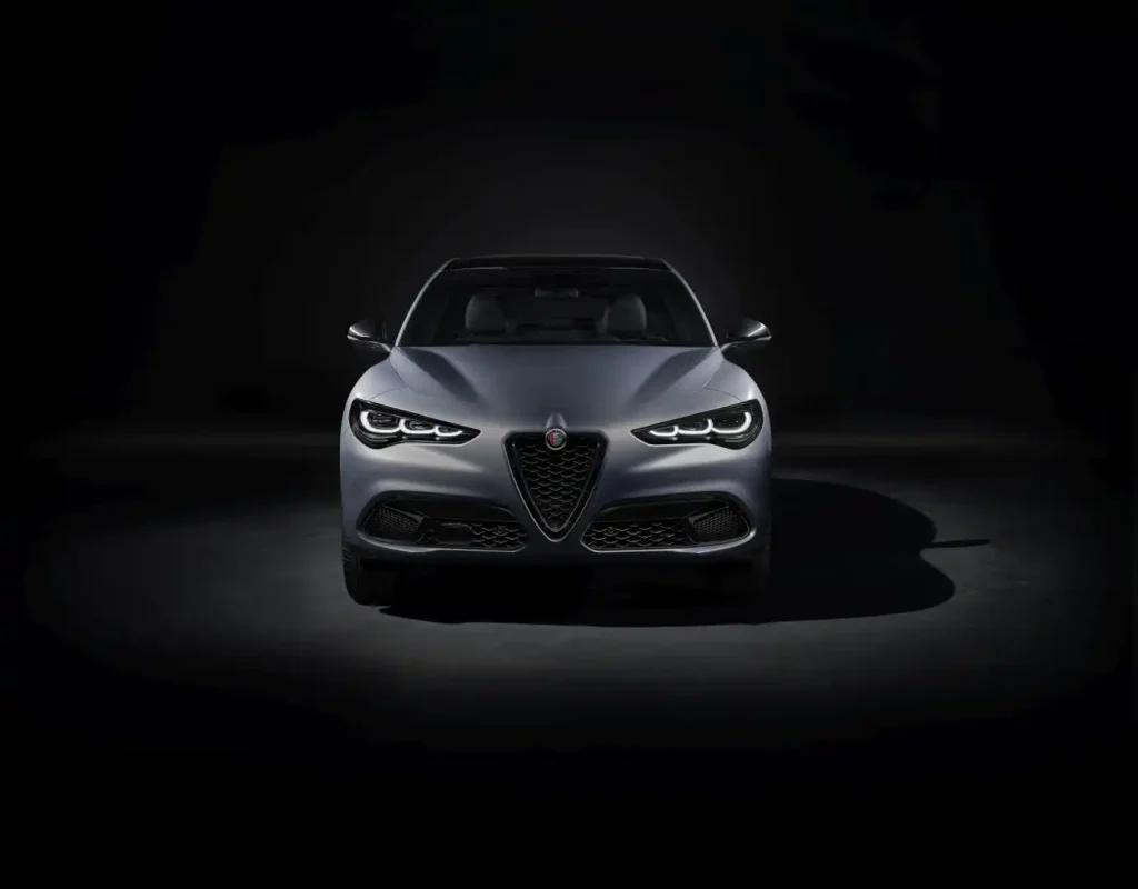 2024-Alfa-Romeo-Stelvio-2