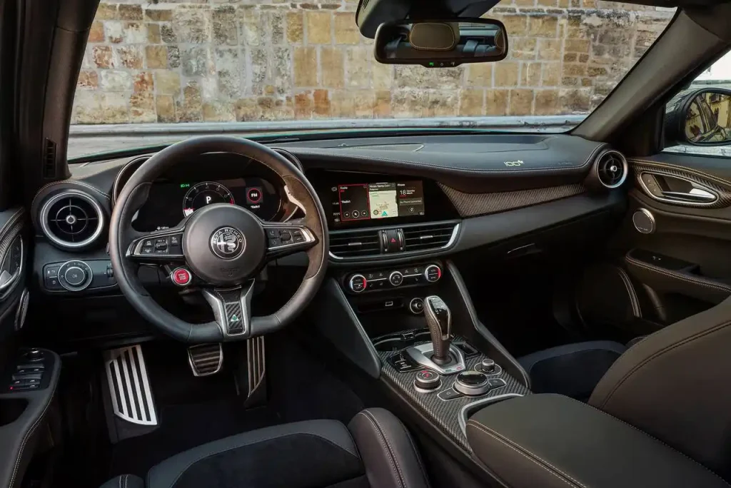 2024-Alfa-Romeo-Stelvio-25