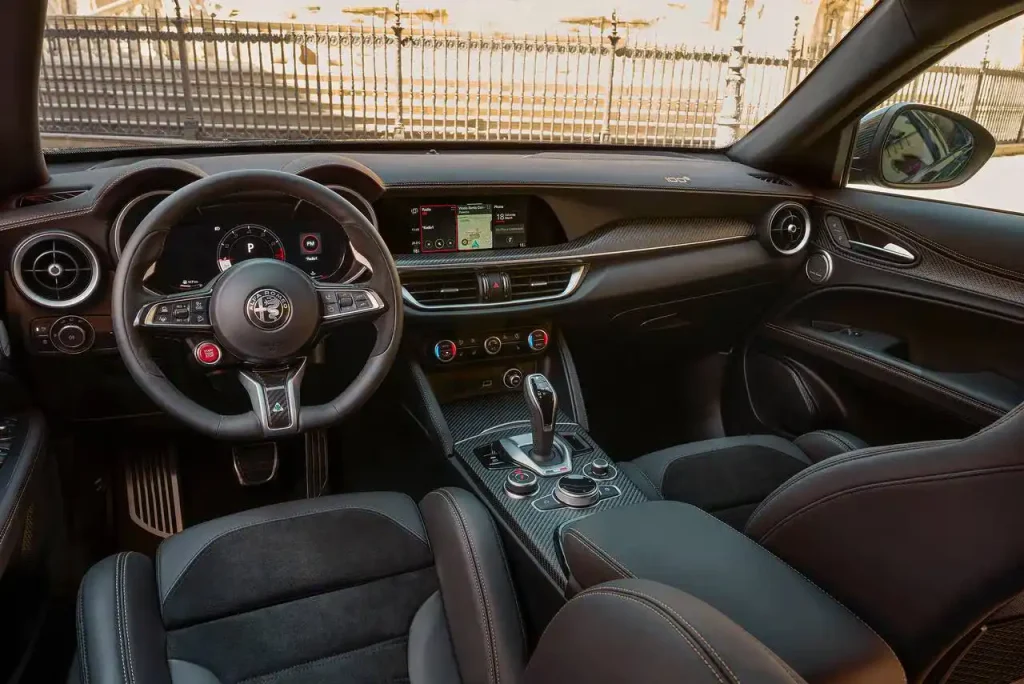 2024-Alfa-Romeo-Stelvio-26