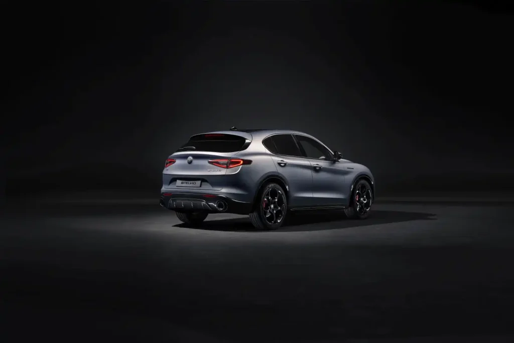 2024-Alfa-Romeo-Stelvio-3