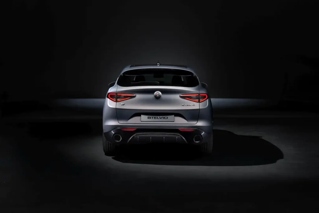 2024-Alfa-Romeo-Stelvio-4