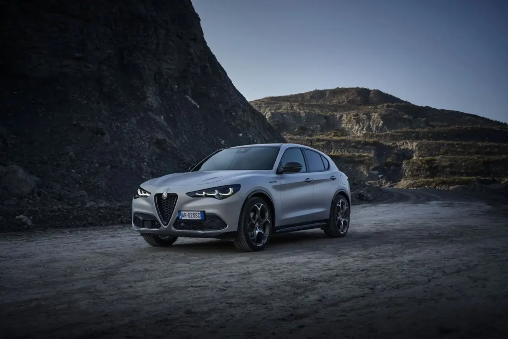 2024-Alfa-Romeo-Stelvio-5