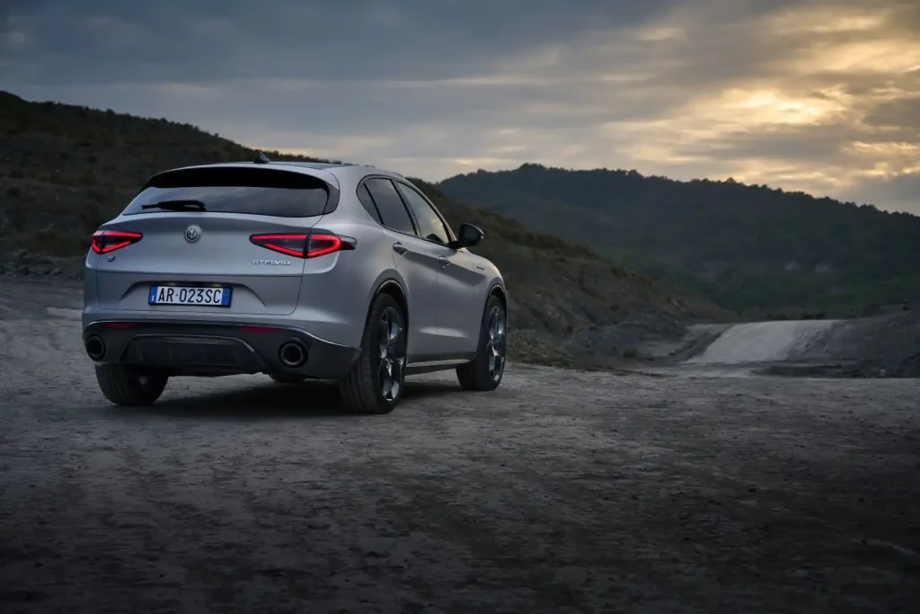 2024-Alfa-Romeo-Stelvio-6