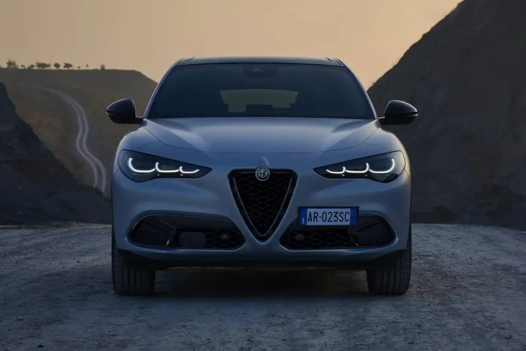 2024-Alfa-Romeo-Stelvio-9