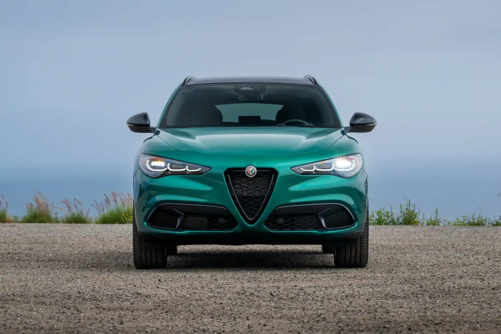 2025-Alfa-Romeo-Stelvio-10