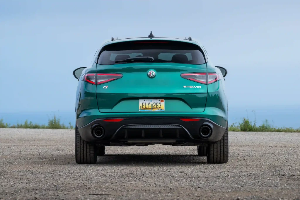 2025-Alfa-Romeo-Stelvio-11