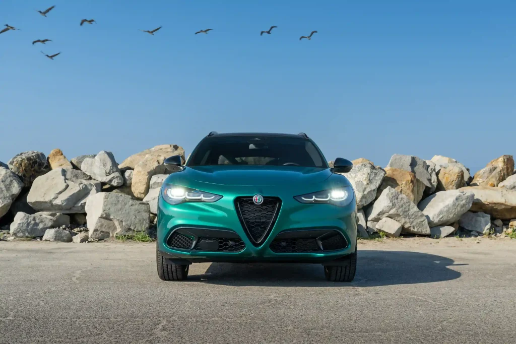 2025-Alfa-Romeo-Stelvio-12