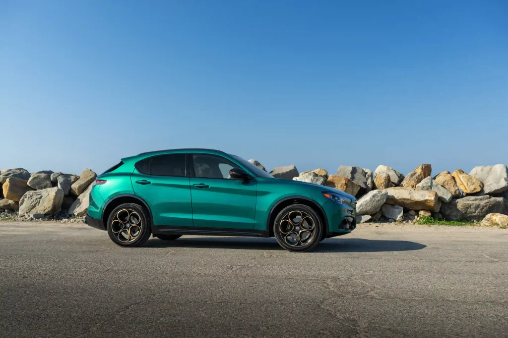 2025-Alfa-Romeo-Stelvio-13