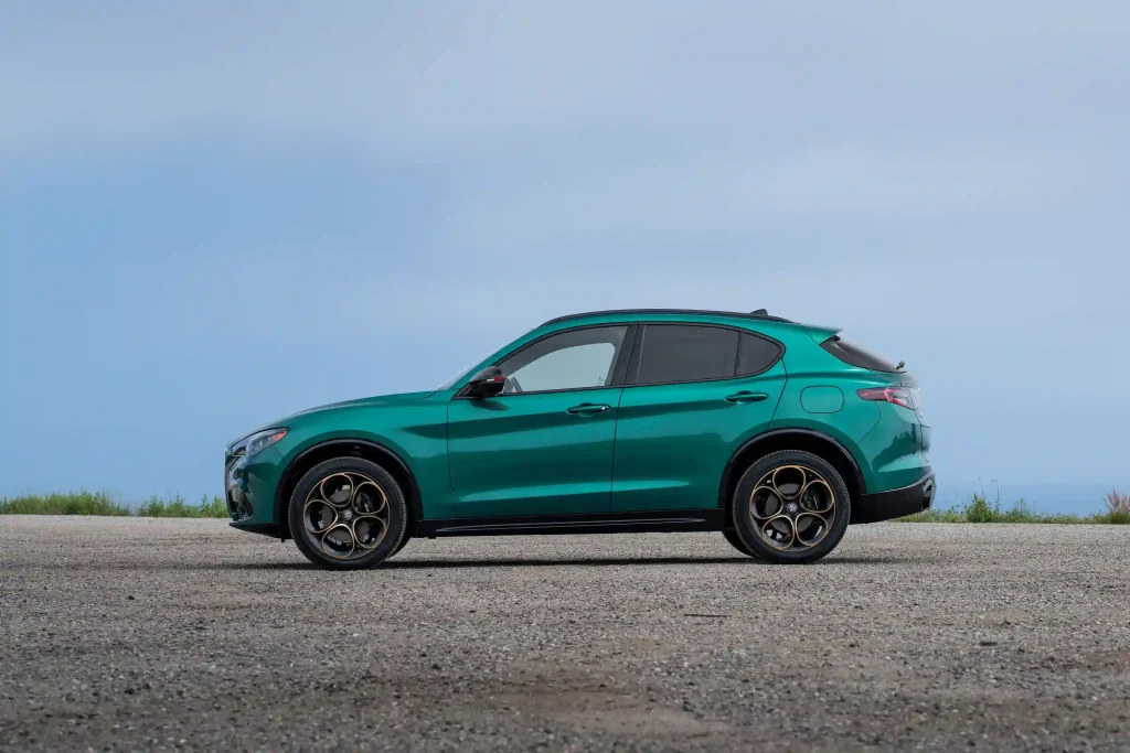 2025-Alfa-Romeo-Stelvio-14