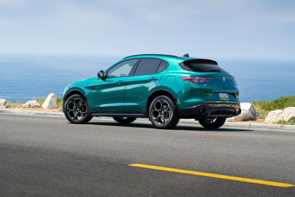 2025-Alfa-Romeo-Stelvio-15