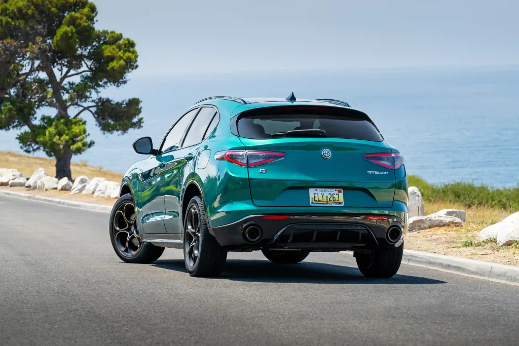 2025-Alfa-Romeo-Stelvio-16