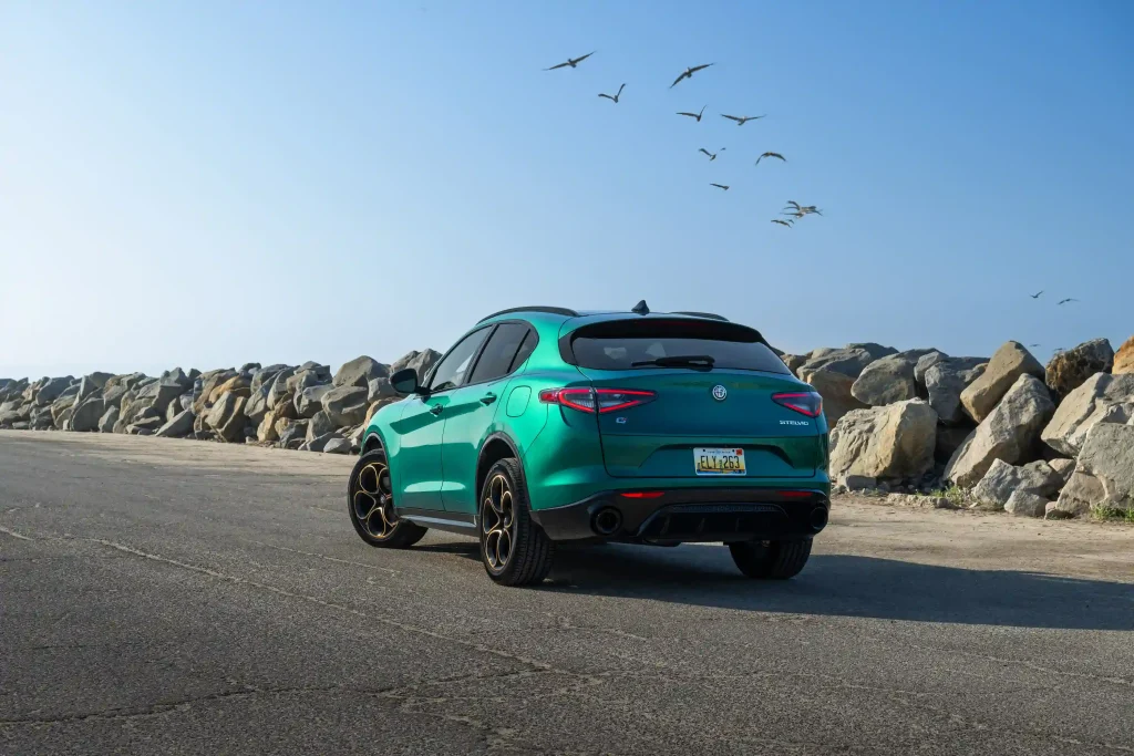 2025-Alfa-Romeo-Stelvio-17