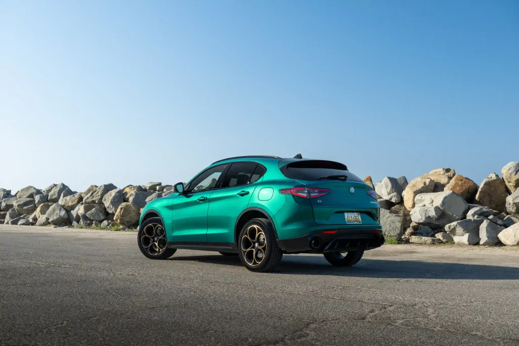2025-Alfa-Romeo-Stelvio-18