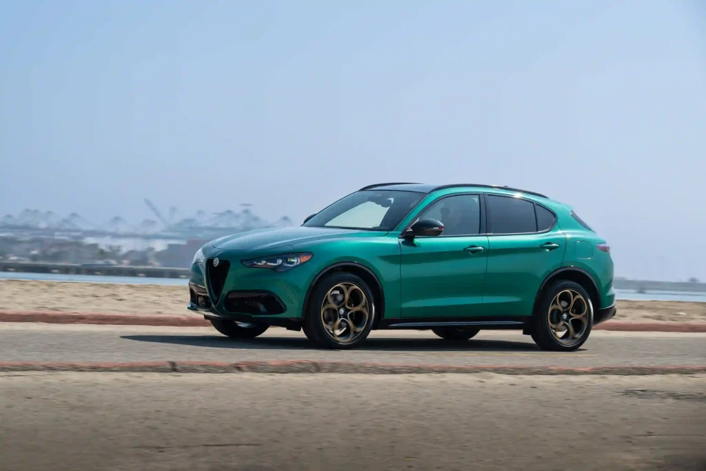 2025-Alfa-Romeo-Stelvio-19