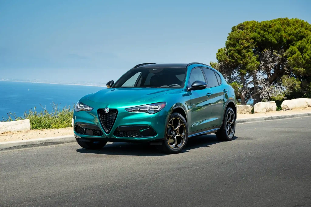 2025-Alfa-Romeo-Stelvio-21