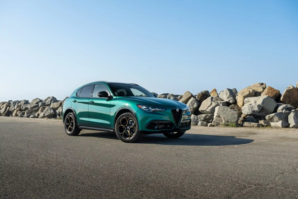 2025-Alfa-Romeo-Stelvio-8