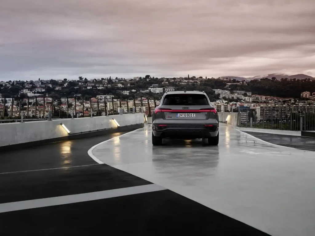 2025-Audi-Q8-e-tron-11