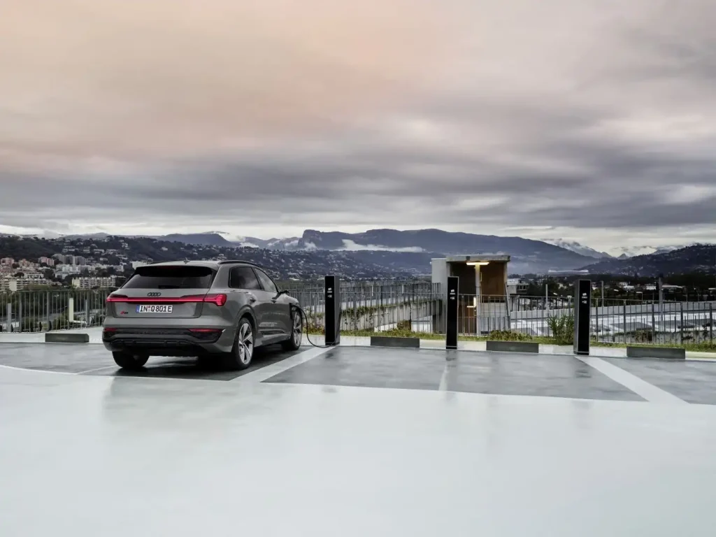 2025-Audi-Q8-e-tron-13