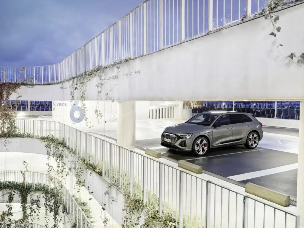 2025-Audi-Q8-e-tron-14