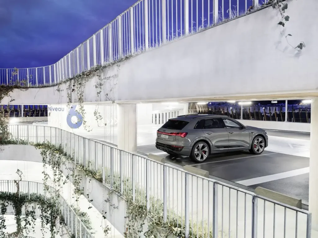 2025-Audi-Q8-e-tron-15