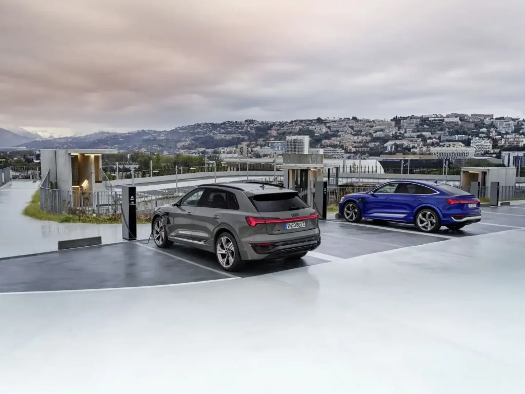 2025-Audi-Q8-e-tron-17