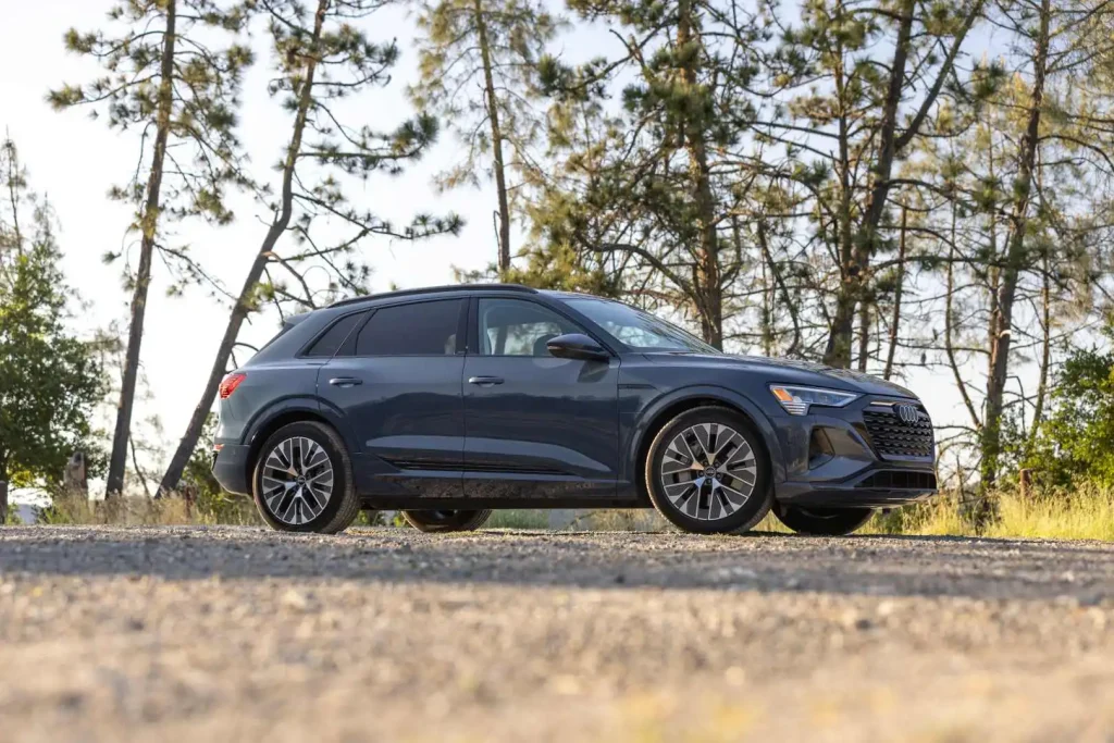 2025-Audi-Q8-e-tron-23