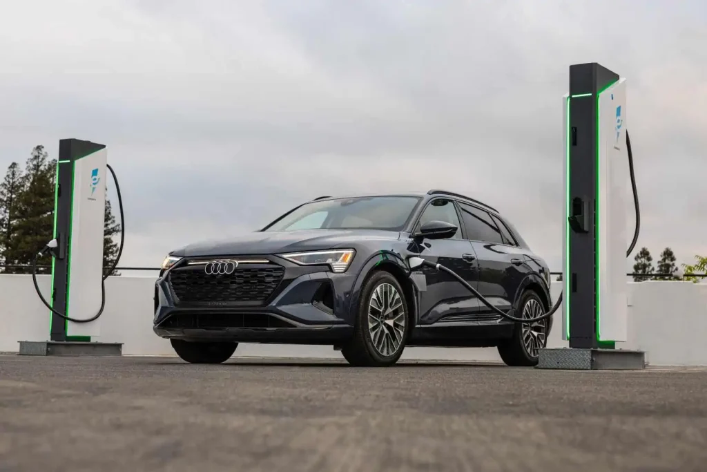 2025-Audi-Q8-e-tron-24