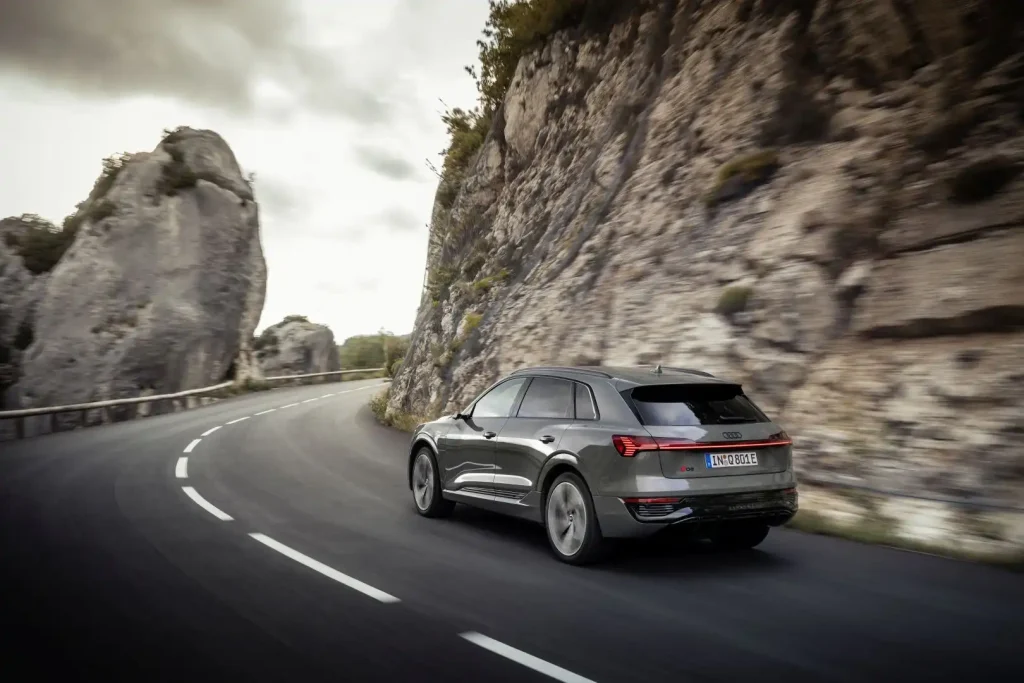 2025-Audi-Q8-e-tron-27