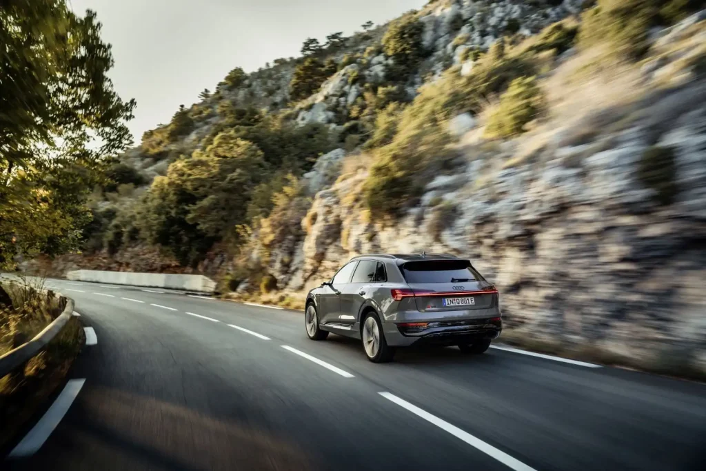 2025-Audi-Q8-e-tron-28