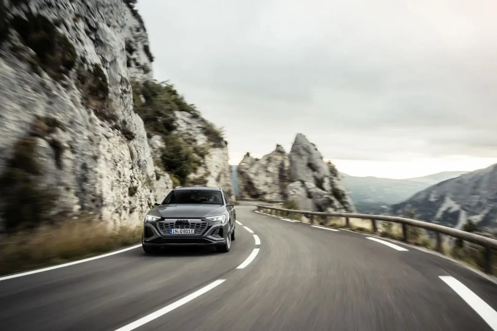 2025-Audi-Q8-e-tron-30