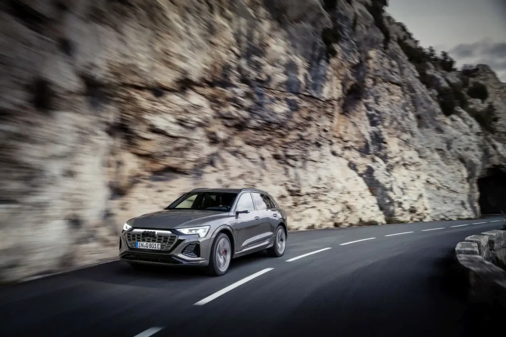2025-Audi-Q8-e-tron-33