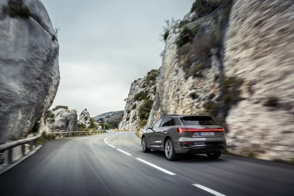 2025-Audi-Q8-e-tron-34