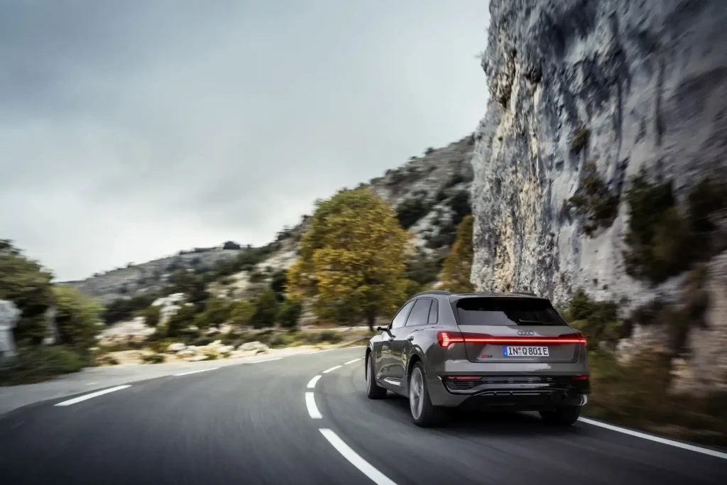2025-Audi-Q8-e-tron-35