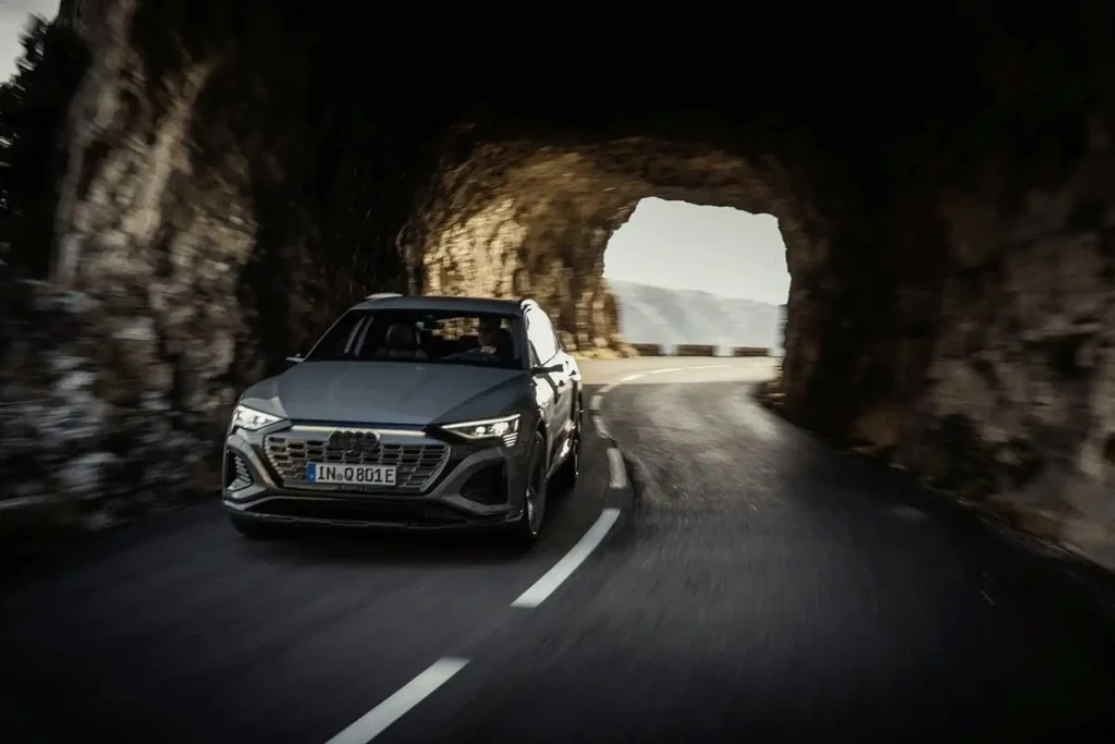 2025-Audi-Q8-e-tron-36