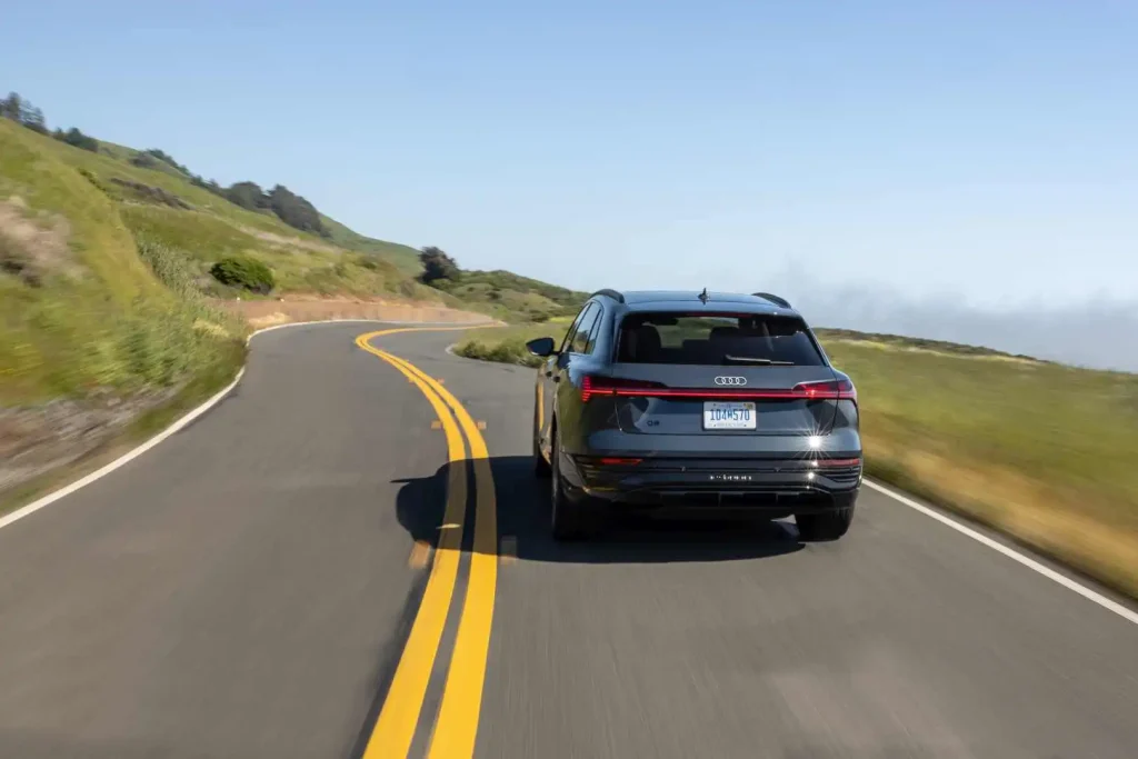 2025-Audi-Q8-e-tron-38
