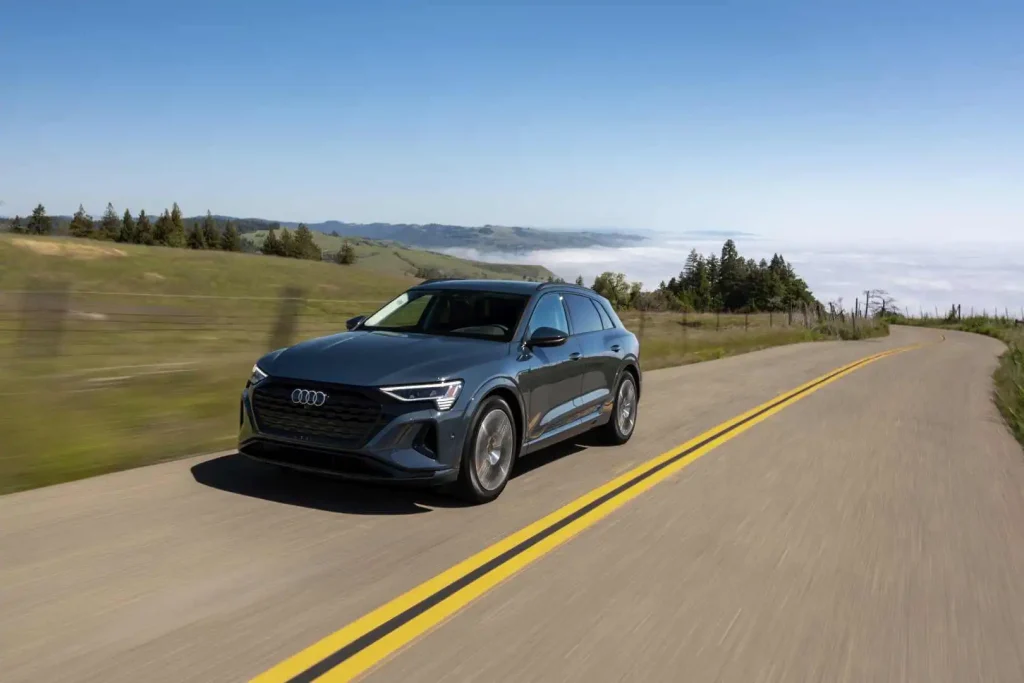 2025-Audi-Q8-e-tron-39