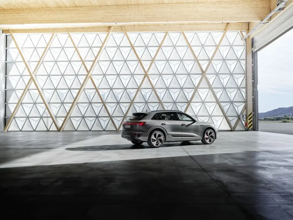 2025-Audi-Q8-e-tron-4