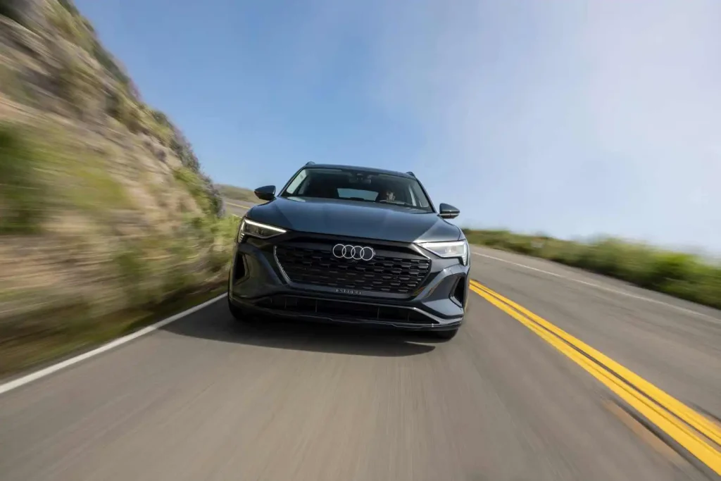 2025-Audi-Q8-e-tron-43